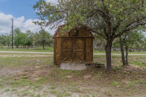1217 County Road 6723 Natalia TX 78059