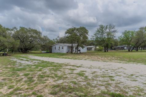 1217 County Road 6723 Natalia TX 78059