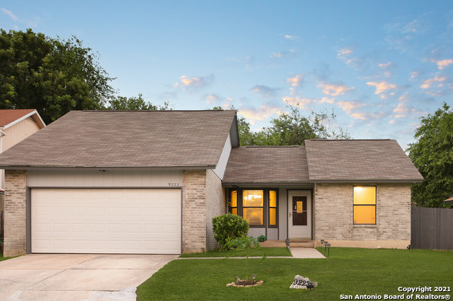 9222 Rue De Lis San Antonio TX 78250