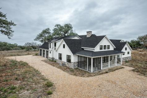801 Grand Oaks Hondo TX 78861