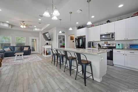760 Crestview Floresville TX 78114
