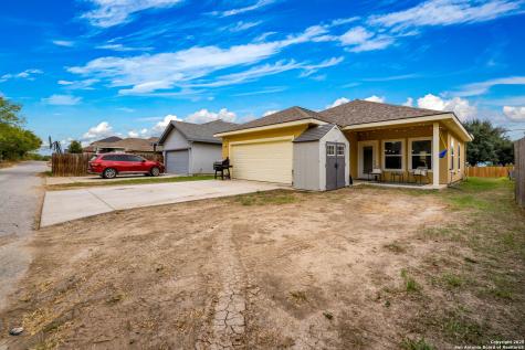 760 Crestview Floresville TX 78114