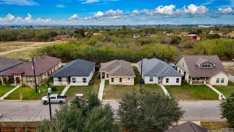 760 Crestview Floresville TX 78114