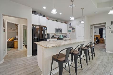 760 Crestview Floresville TX 78114