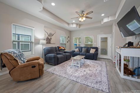 760 Crestview Floresville TX 78114