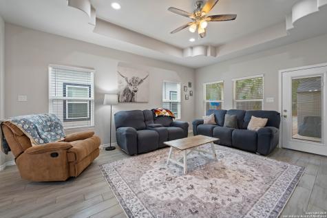 760 Crestview Floresville TX 78114