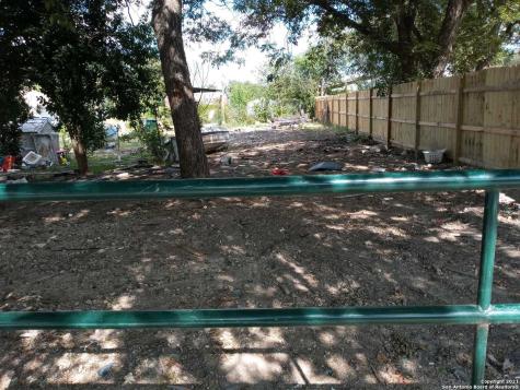 610 N San Eduardo Avenue San Antonio TX 78228