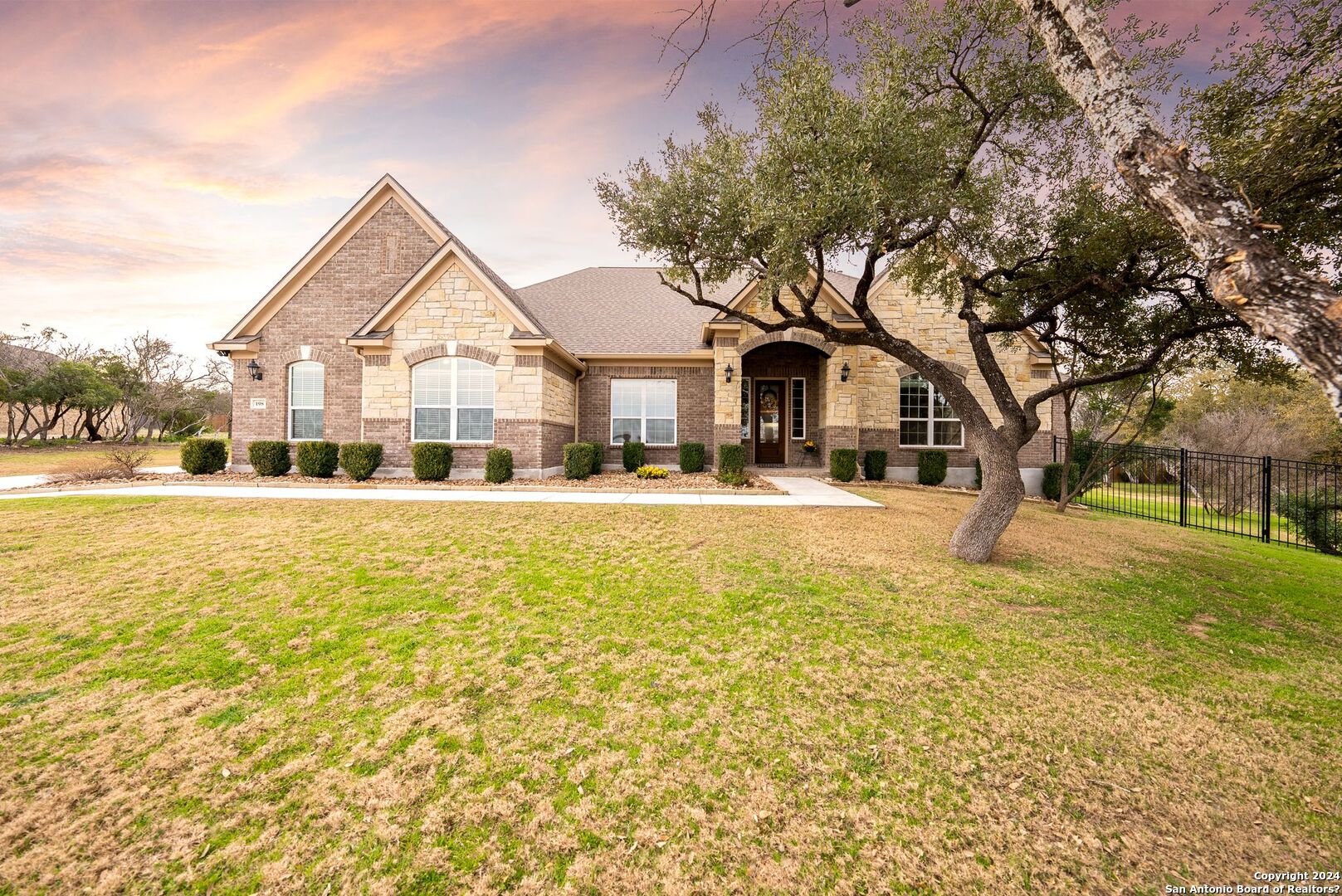 198 Lantana Path Castroville TX 78009