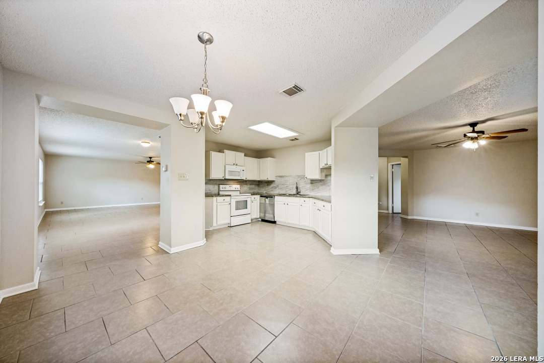 8015 Chestnut Gate Drive Converse TX 78109