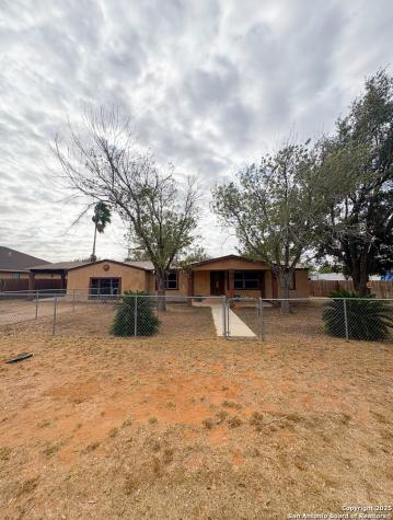 42 Mobile Road Cotulla TX 78014
