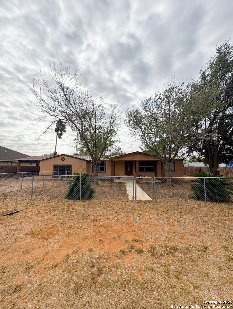 42 Mobile Road Cotulla TX 78014