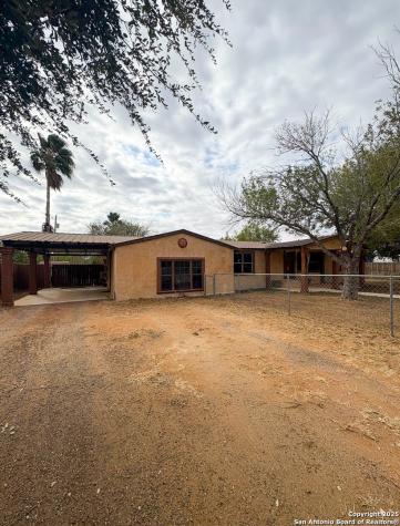 42 Mobile Road Cotulla TX 78014