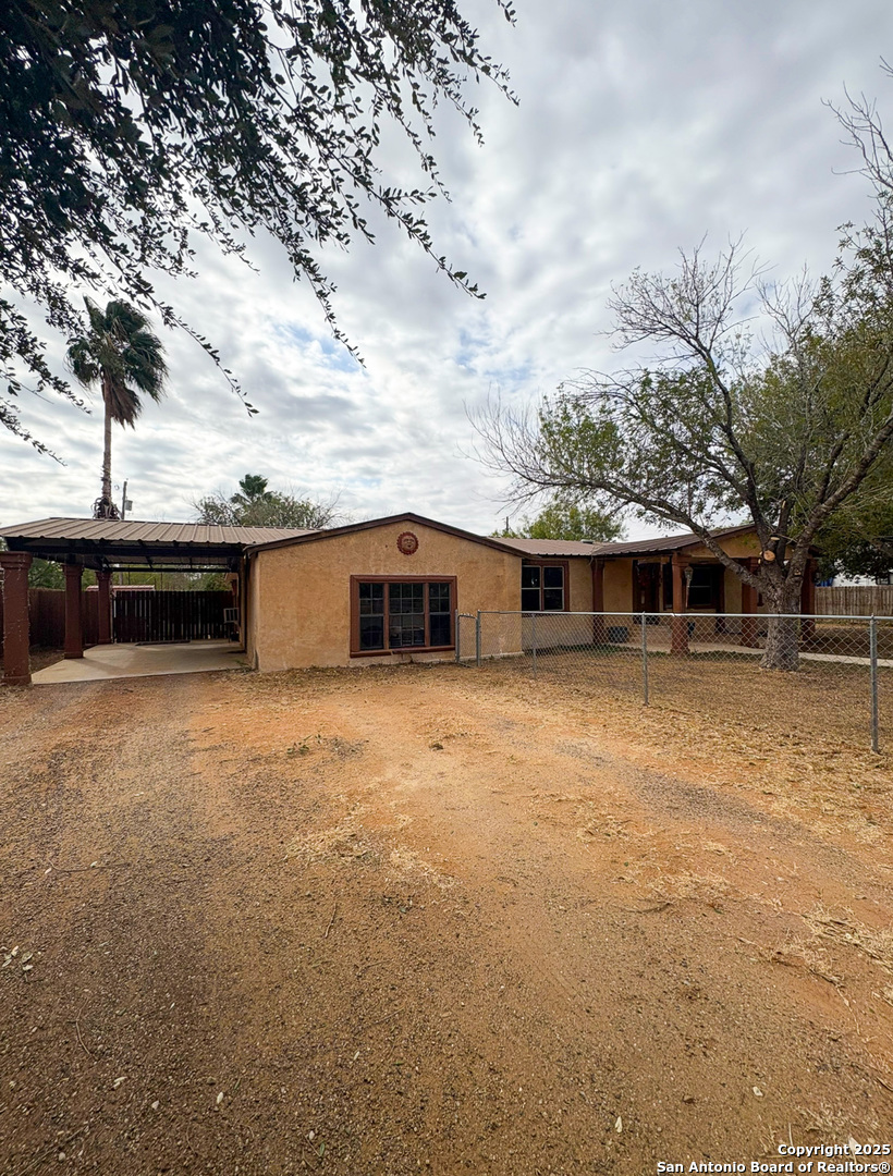 42 Mobile Road Cotulla TX 78014
