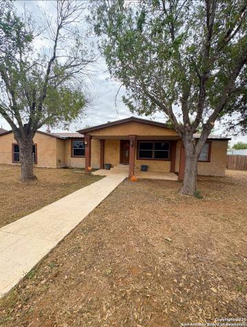 42 Mobile Road Cotulla TX 78014