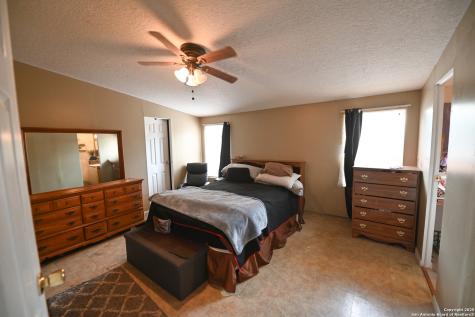 42 Mobile Road Cotulla TX 78014
