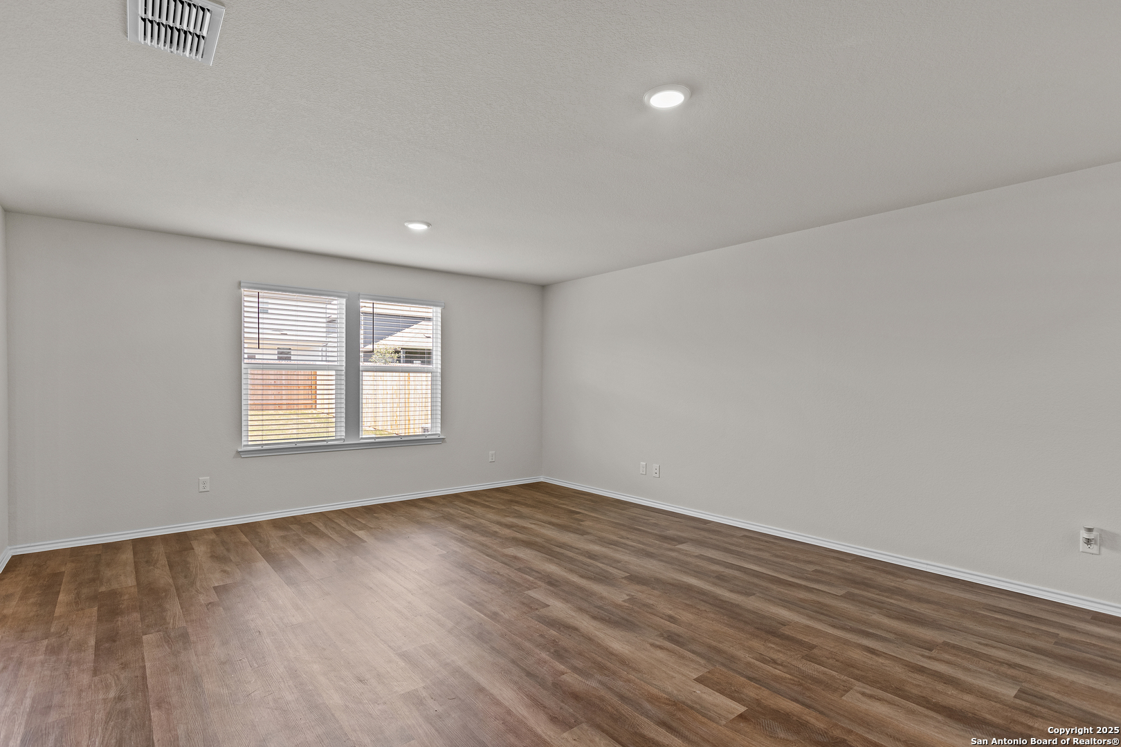 1238 Los Mochis Avenue Converse TX 78109