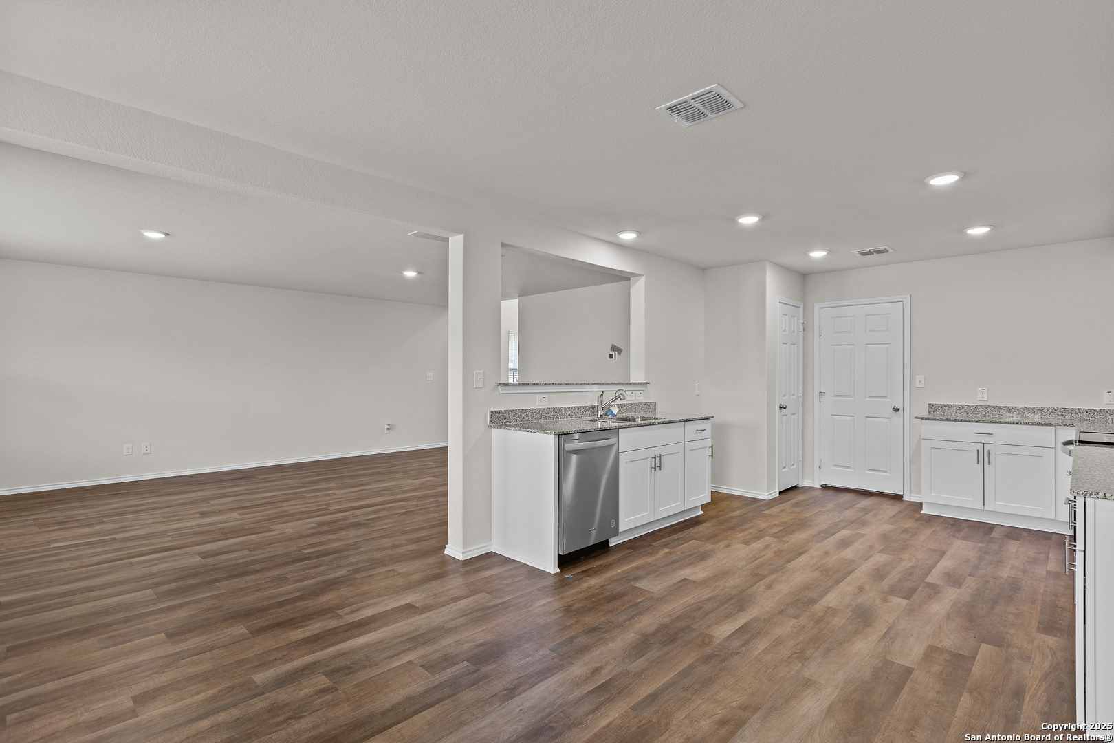 1238 Los Mochis Avenue Converse TX 78109
