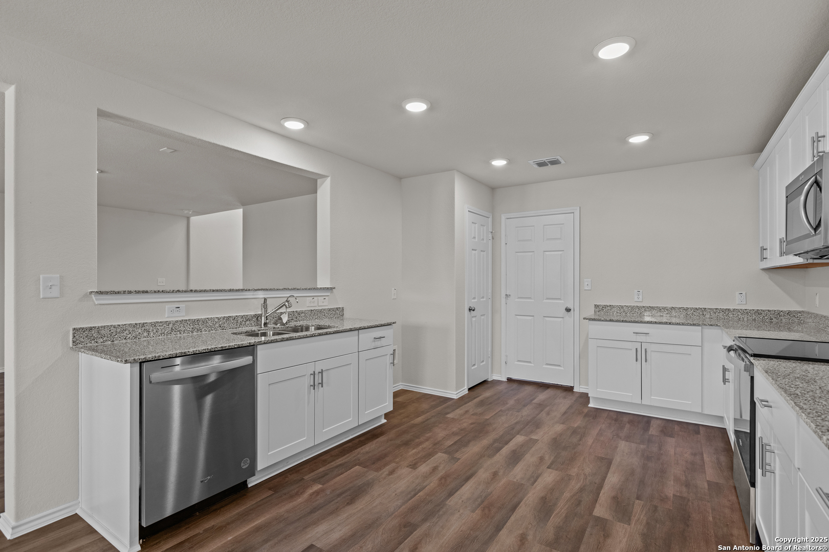 1238 Los Mochis Avenue Converse TX 78109