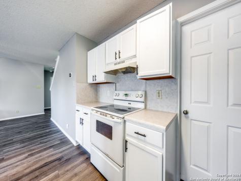 12127 Branding Point Helotes TX 78023