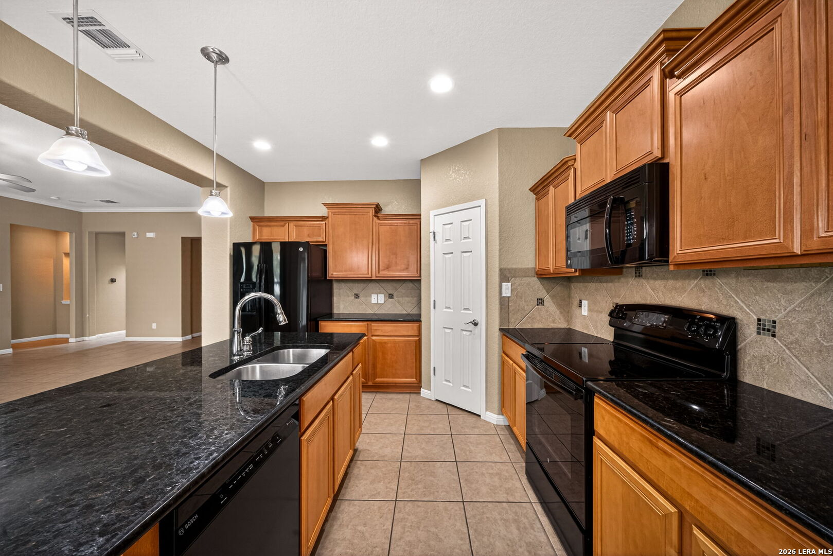 204 Valley Forge Pleasanton TX 78064