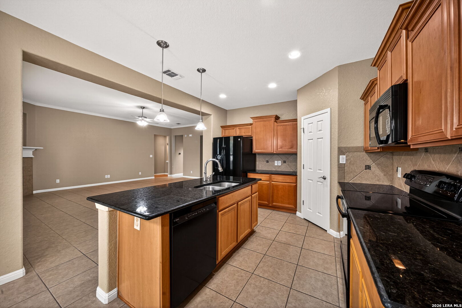 204 Valley Forge Pleasanton TX 78064
