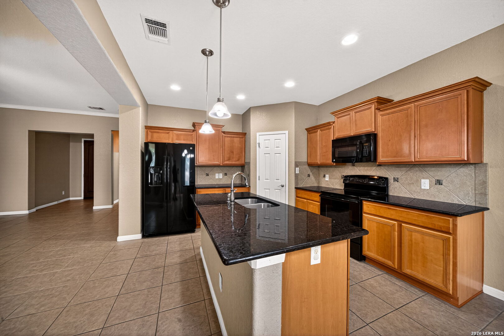204 Valley Forge Pleasanton TX 78064