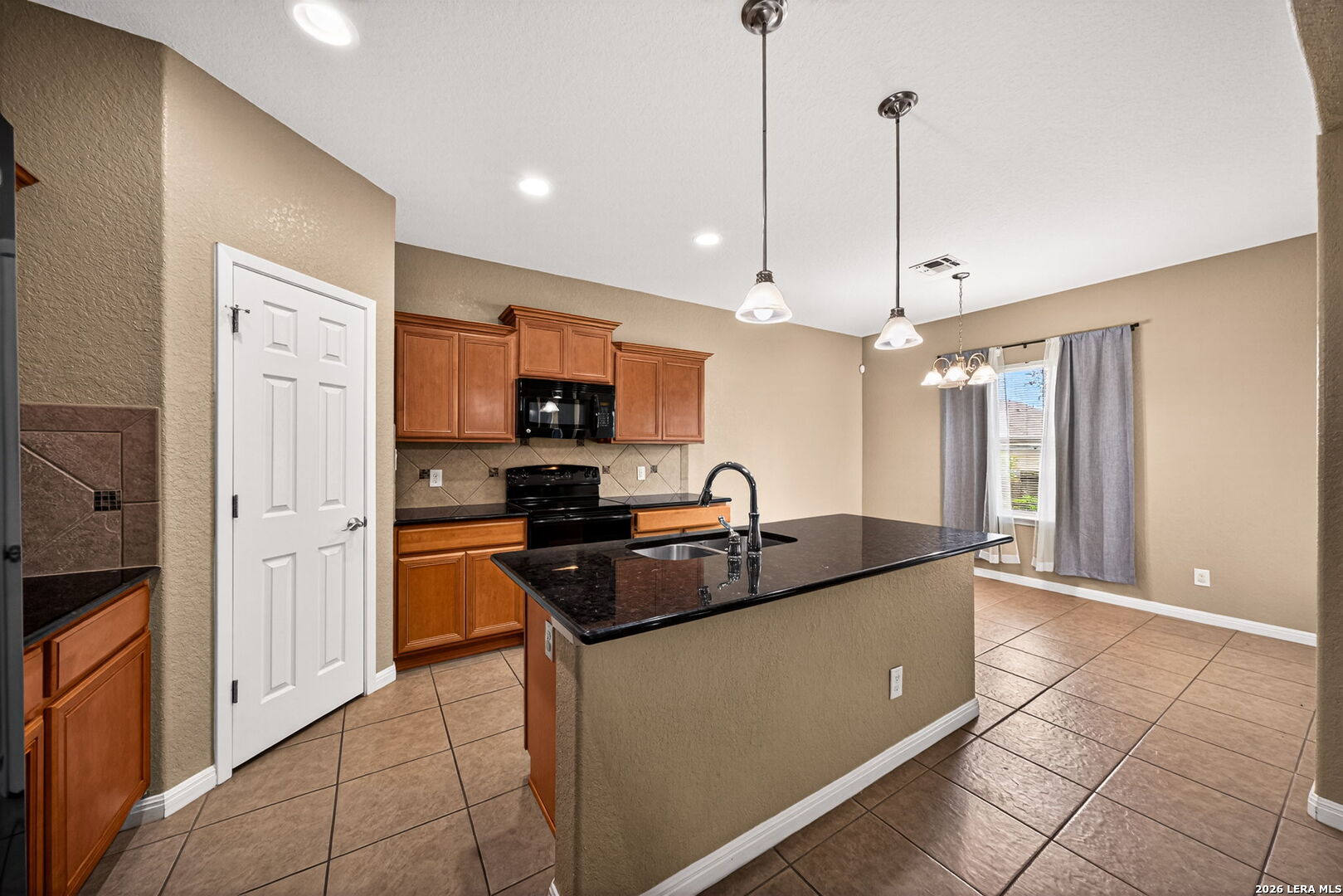 204 Valley Forge Pleasanton TX 78064