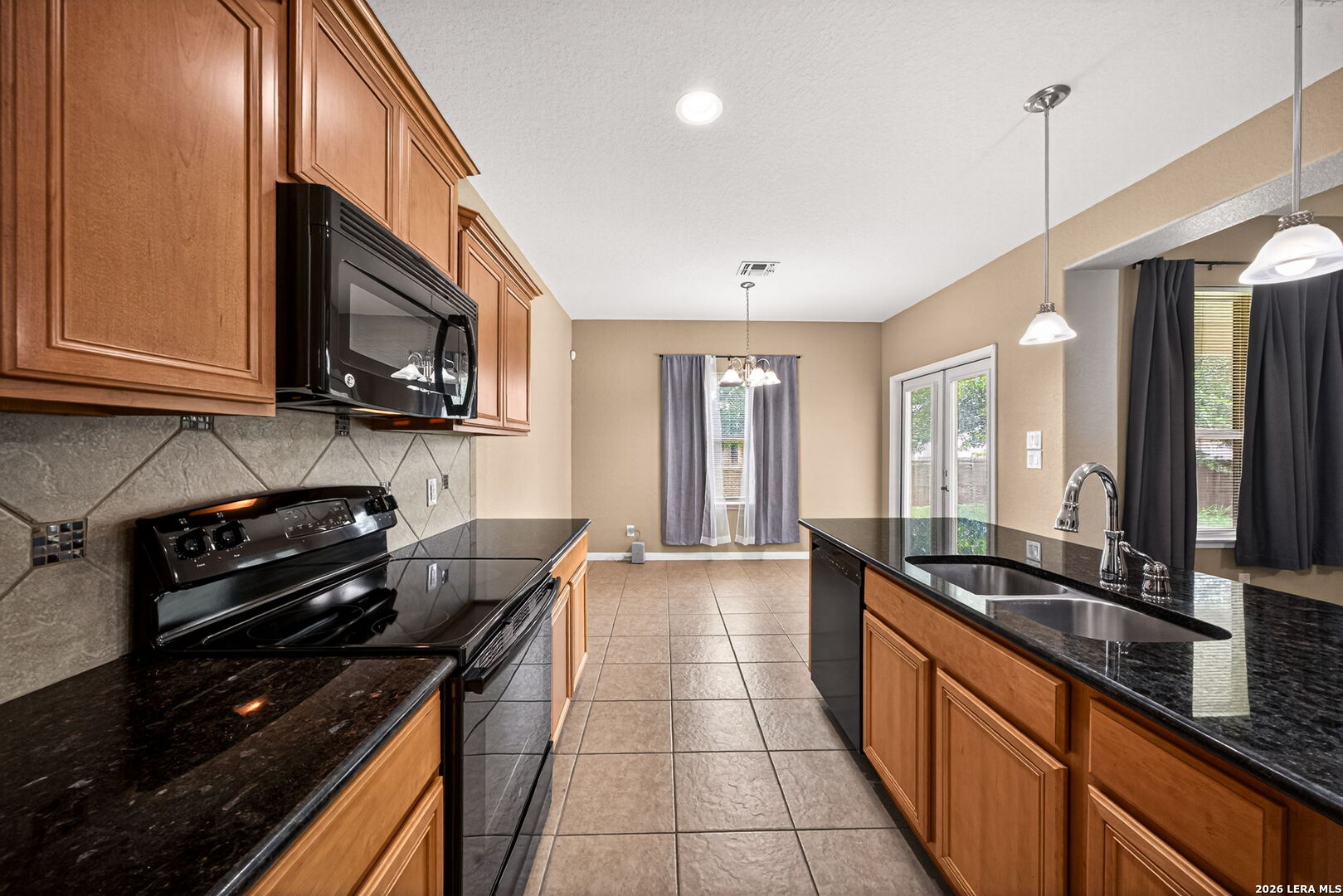 204 Valley Forge Pleasanton TX 78064