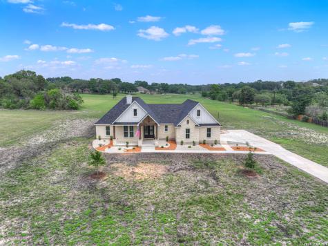 110 Lake Village Road Seguin TX 78155