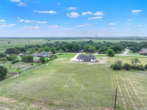 110 Lake Village Road Seguin TX 78155
