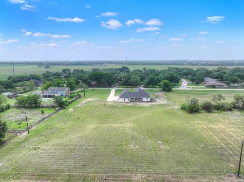 110 Lake Village Road Seguin TX 78155
