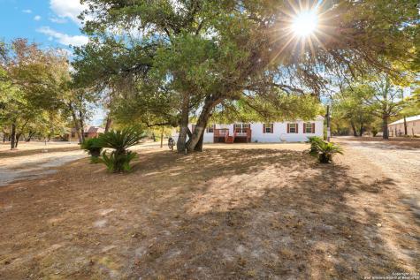 815 Eagle Creek Drive Floresville TX 78114