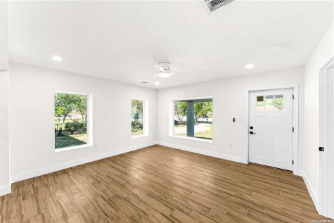 1312 C Street Floresville TX 78114