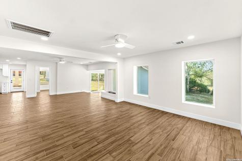 1312 C Street Floresville TX 78114