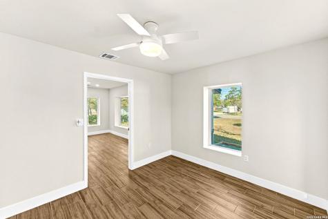 1312 C Street Floresville TX 78114