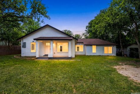 1312 C Street Floresville TX 78114