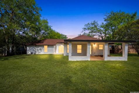 1312 C Street Floresville TX 78114