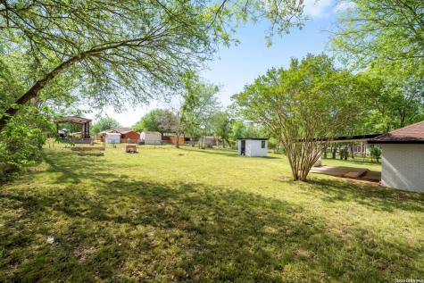 1312 C Street Floresville TX 78114