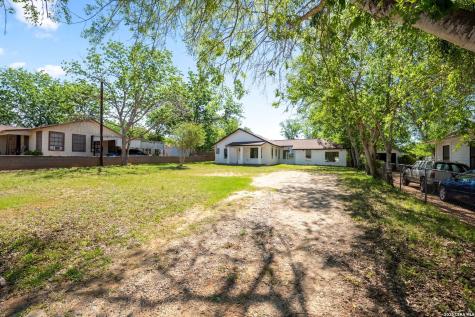 1312 C Street Floresville TX 78114