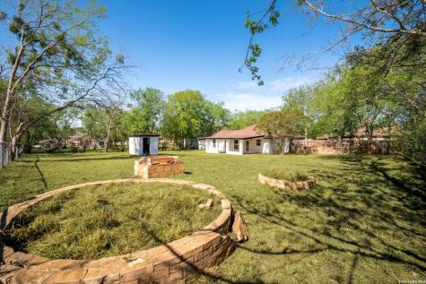 1312 C Street Floresville TX 78114