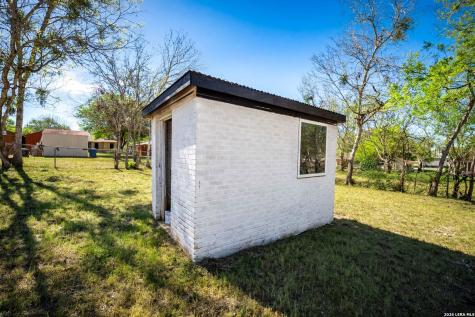 1312 C Street Floresville TX 78114