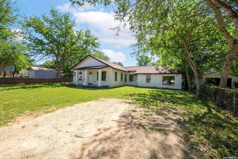 1312 C Street Floresville TX 78114