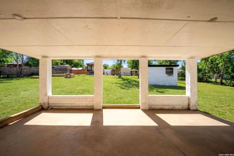1312 C Street Floresville TX 78114