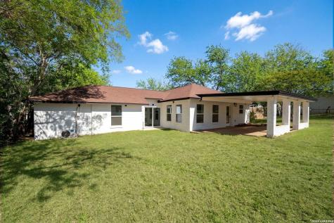 1312 C Street Floresville TX 78114