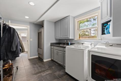 118 Brittany Olmos Park TX 78212