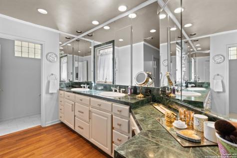 118 Brittany Olmos Park TX 78212