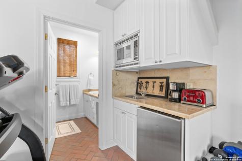 118 Brittany Olmos Park TX 78212