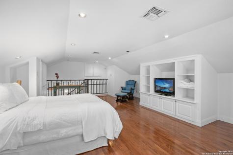 118 Brittany Olmos Park TX 78212