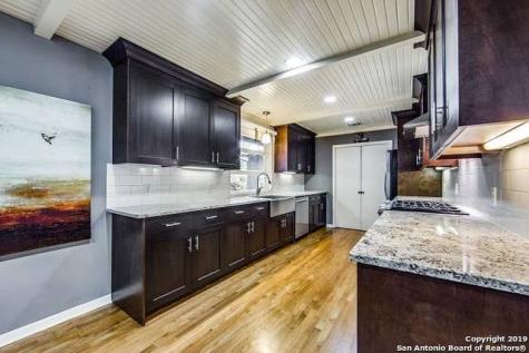 211 Robinhood Place San Antonio TX 78209