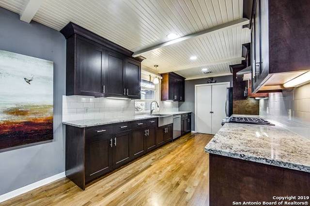 211 Robinhood Place San Antonio TX 78209